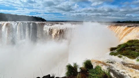 Billowing Mist Over the Devil's Throat at Iguazu Falls Video stock 342274016