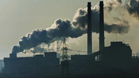 Billowing steam from smoke stack filling sky. Smoking chimneys of a steel pow 库存影片 112775489