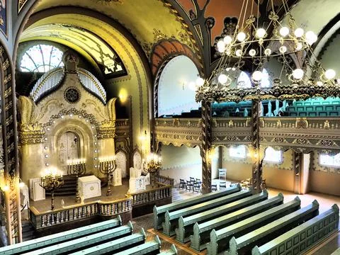 Bima, an elevation, usually in the center of the synagogue, where there is a  库存照片