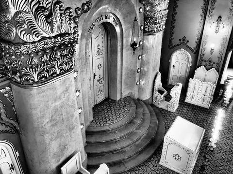Bima, an elevation, usually in the center of the synagogue, where there is a  库存照片