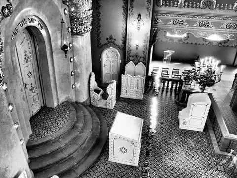 Bima, an elevation, usually in the center of the synagogue, where there is a  库存照片