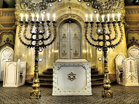Bima, an elevation, usually in the center of the synagogue, where there is a  库存照片