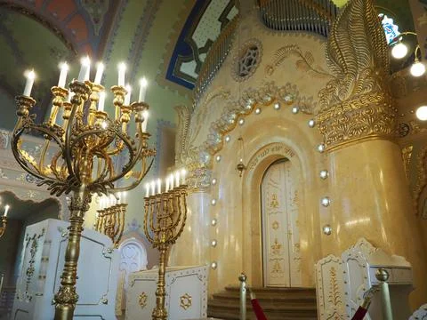 Bima, an elevation, usually in the center of the synagogue, where there is a  库存照片