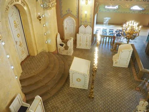 Bima, an elevation, usually in the center of the synagogue, where there is a  库存照片