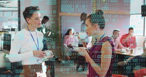 Binary code overlay flowing over cafe causing office team sipping coffee 库存影片 315539751