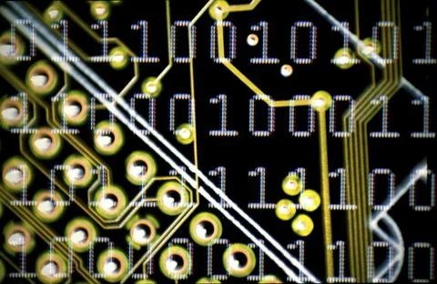 Binary code superimposed over a circuit board Foto stock