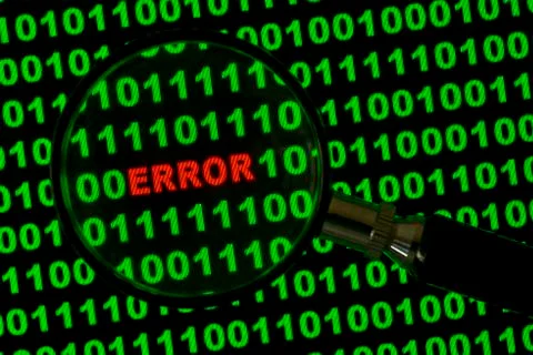 Binary code with the word Error viewed through a magnifying glass Stockfoto's