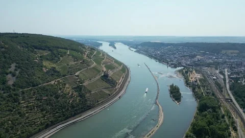 Binger Loch on the Middle Rhine - Circle-Right-Zoom-In-Clip Video stock 245674953