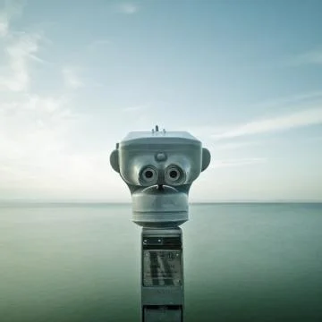 Binocular faced to the ocean Foto stock