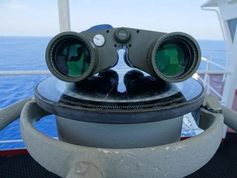  Binoculars &amp; Compass Stock Photos
