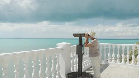 Binoculars with sea view Vidéo 213267792