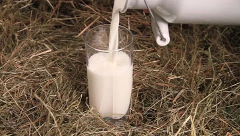 Bio-Milk Vídeos de archivo 8210153