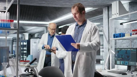 Bio science expert focuses on experiment data in a research study Stock Footage 317785424