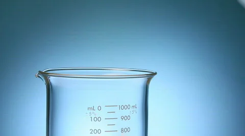 Biofuel pouring into beaker 스톡 동영상 842832