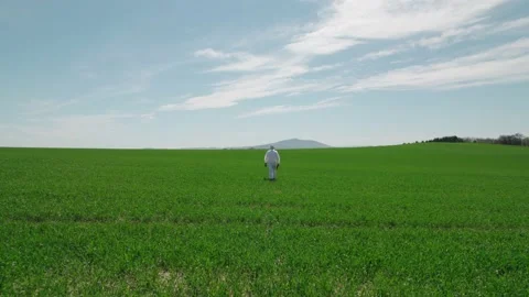 A biologist in a protective suit with a mask. Video stock 155066047