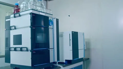 Biopharmaceutical equipment, tablet process, biochemistry laboratory separation. Video stock 316040539