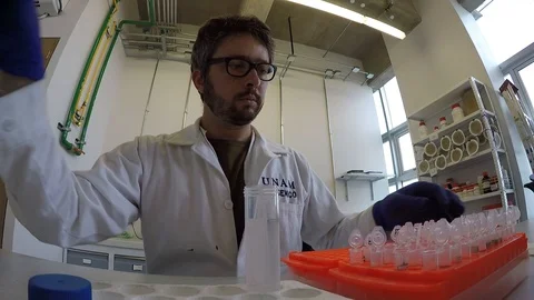 Biotechnology PhD student filling up Eppendorf tubes in the laboratory 스톡 동영상 109315219