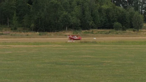 Biplane aerobatic flying machine rolling over landing strip Video stock 119882618