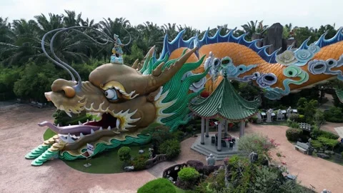 Bird eye perspective of the Fortune Dragon Temple 스톡 동영상 315547544