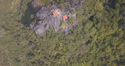 Bird Eye View of Pha Ngern Mountain, Vang Vieng, Laos 動画素材 90662429