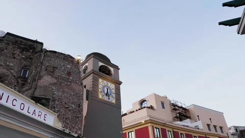 Bird flying over bell tower in downtown Capri SLOMO 4k 스톡 동영상 235588743