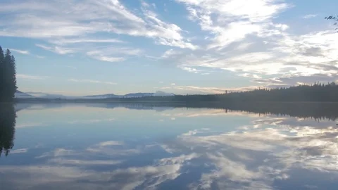 Bird Flying Over Calm Mountain Lake At Sunrise 库存影片 83280318