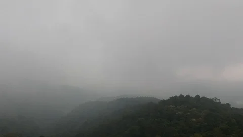 The bird ' s eye view of a viewpoint of the Lake and sea fog Video stock 96600312