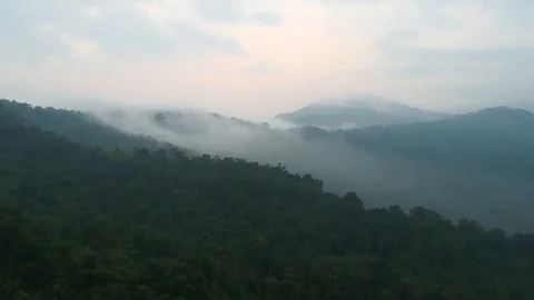The bird ' s eye view of a viewpoint of the Lake and sea fog Video stock 96600551