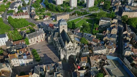 Bird's eye aerial view from the back side of the Notre-Dame basilica, Stock Footage 281620450