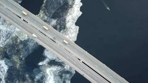 Bird's-eye bridge across the spring river and city Video stock 128284790