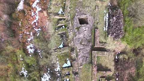 Bird's-Eye Flight Over Ancient Stone Stairways and Historic Ruins Vídeos de archivo 340358103