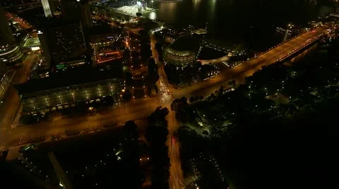 Birds eye time-lapse view of busy cross roads at night in Singapore. Video stock 11410005