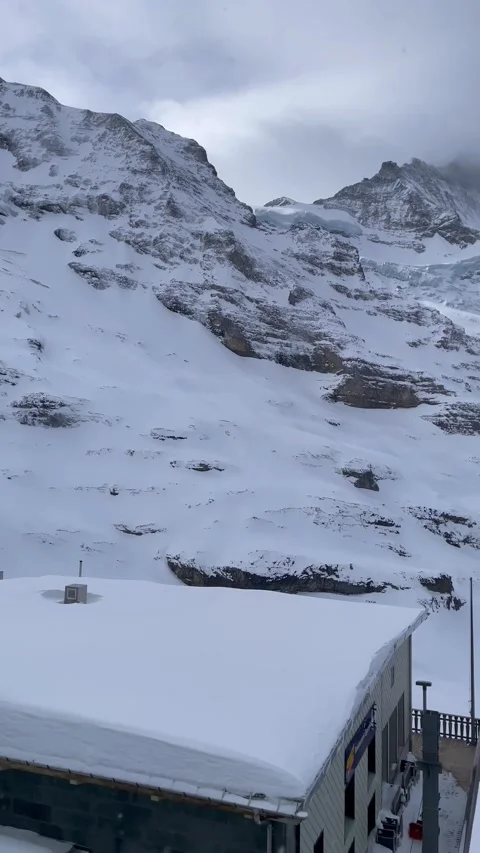 Bird's eye view from the cable car on the top of Jungfrau mountain. 動画素材 274778519