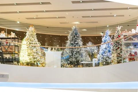 A birds eye view of a circular platform with several decorated Christmas tr.. Foto stock