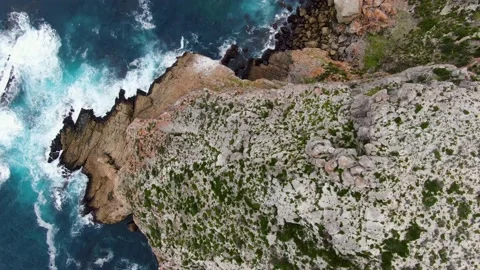 Birds eye view of cliff over blue ocean Video stock 233835635