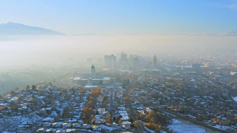 Birds eye view of heavy inversion in Salt Lake City on snowy winter morning Video stock 126684472