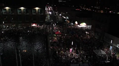 Birds Eye View of Large Crowd at Night Music Festival 스톡 동영상 58111542