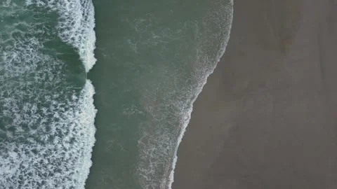 Bird's Eye View Of Ocean Waves Crashing On Beach Stock-Footage 291528304