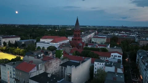 Birds Eye View over Berlin, Germany Neighborhood at night with glowing street 库存影片 237526071