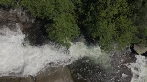 Bird's Eye View Over Waterfall - Drone Shot Vidéo 313433005