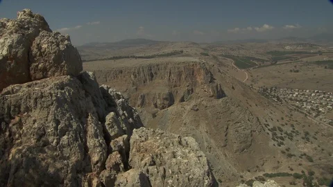 Bird's eye view pan across town or Arbel from Mount Stock-Footage 86759743