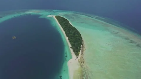 Bird's-Eye View of Remote Uninhabited Tropical Atoll in Ambon Bay Region Stockbeeldmateriaal 337536489