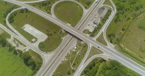 From a bird's-eye view, road junction, trail E95 스톡 동영상 96525181