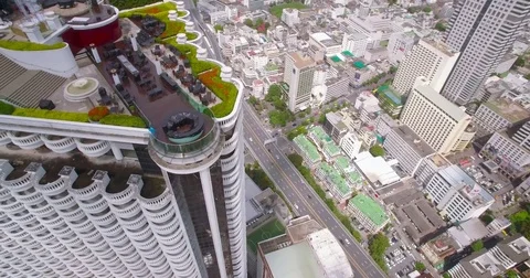 Birds Eye View Of Rooftop Bar In Central Bangkok, Thailand Vidéo 80298212