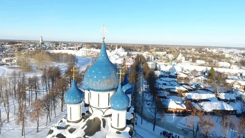 A birds eye view on trading rows and the Church of the city of Suzdal. Winter Stock Footage 104575114