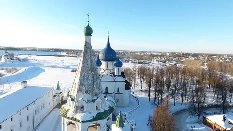 A birds eye view on trading rows and the Church of the city of Suzdal. Winter Stock Footage 104575320