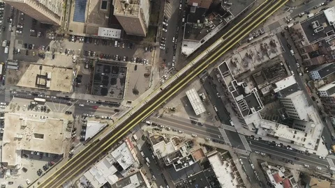 Birds eye view of train passing in williamsburg 動画素材 106179477