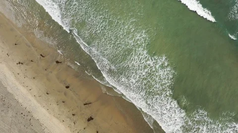 Birds-eye view on the waves Video stock 96363459