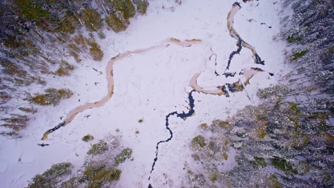 Bird’s-eye view of winter terrain in northern Michigan captured by drone Video stock 334092831
