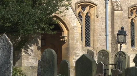 Birlingham Churchyard Vídeo Stock 47709792